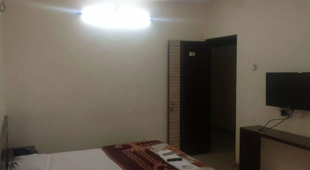 Iroomz VKG Complex, Rezervovat Hotel Hotely v Bangalore s parkováním, Parkování