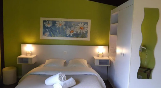 L'Auberge des Collines, Rezerwuj Hotel Hotele w Drôme z parkingiem, Parking