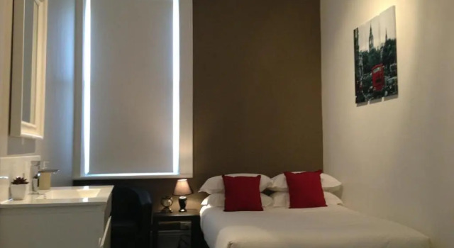 Двухместный номер Standard Centennial Inn on Bathurst