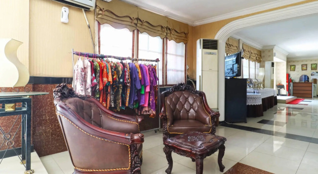 Hotel Tanjung, Rezerwuj Hotel Hotele 3-gwiazdkowe w Surabaja, w pobliżu Tunjungan Mall, 3*