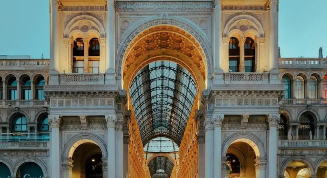Отель Portrait Milano - Lungarno Collection