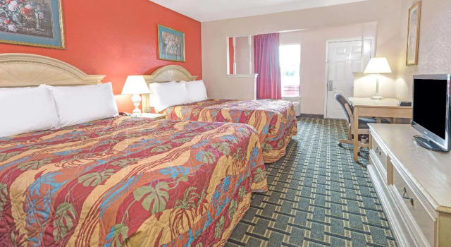 Четырёхместный номер Standard Days Inn & Suites by Wyndham Osceola AR