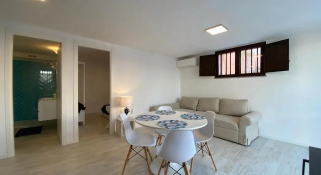 BEACH HOUSE TANAUNELLA, Book Apartment Tanaunella Sardinia South, near Porto Ainu Beach