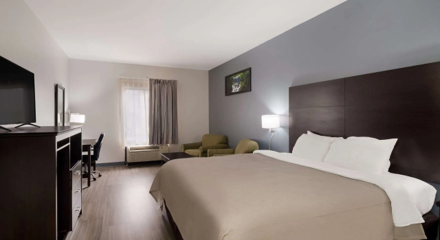 Четырёхместный номер Standard Quality Inn Columbia I-65