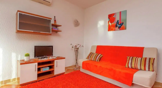 Luring Apartment in Dramalj with Hot Tub