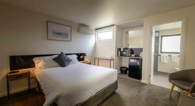 Студия Georges Bay Apartments