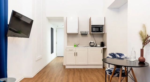 Номер Superior Adagio Downtown Rooms