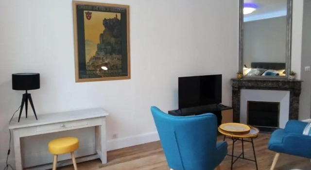 Апартаменты Grand studio de charme rénovation haut de gamme centre historique CAHORS