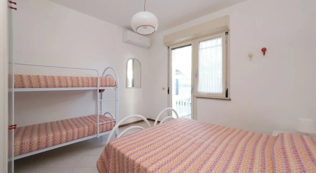 Lignano Sabbiadoro Flat With Terrace, Book Lejlighed Hoteller i Friuli Venezia Giulia med parkering, Parkering