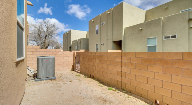3 Mi to Old Town: Albuquerque Townhome w/ Yard!, Varaa Huoneisto Albuquerque New Mexico