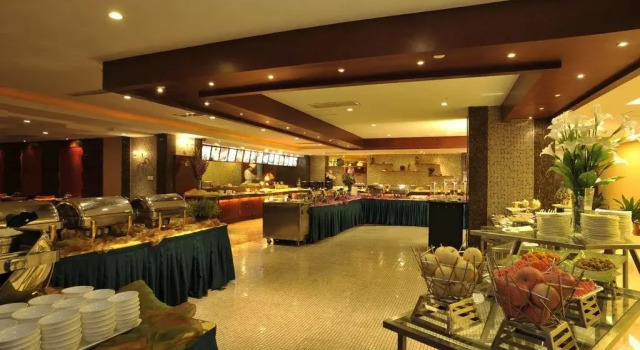 Yining Huarui Business Hotel, Book Hotel Hoteller i Yining med parkering, Parkering