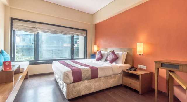 OYO Flagship 584 Santacruz East, Varaa Hotelli Hotellit New Delhi uima-altaalla, Uima-allas