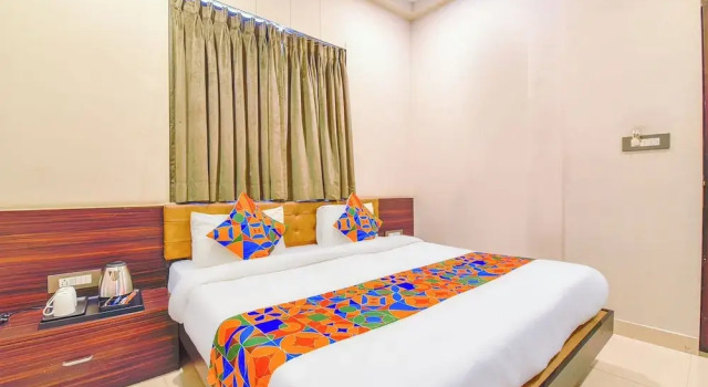 Premium huone Hotel Maanvad Garh - V One pride by Noww Hotels