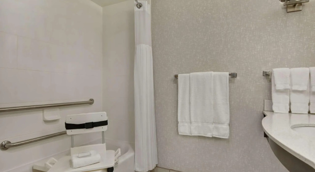 Четырёхместный номер Standard Hilton Garden Inn Fayettevile