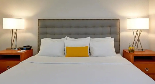 Четырёхместный номер Deluxe с балконом The Kensington Hotel