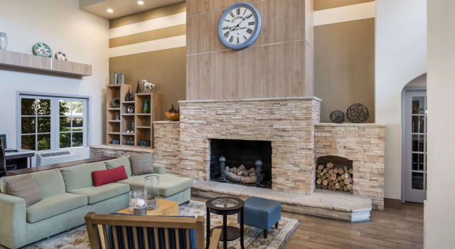 MainStay Suites Orange County John Wayne Airport, Забронировать Отель Санта-Ана Disneyland California