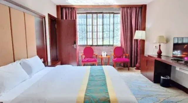 Люкс Deluxe Shangrao Lingshan Holiday Hotel (Lingshan Cableway Branch)