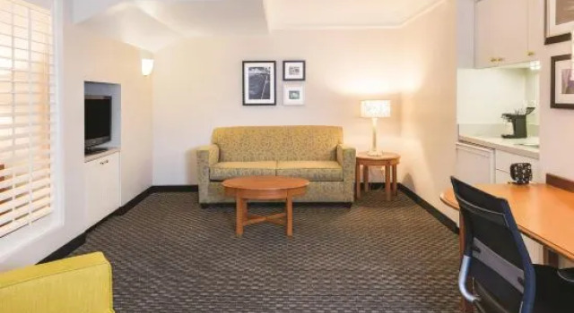 Люкс La Quinta Inn & Suites by Wyndham University Area Chapel Hill