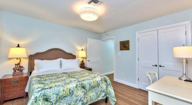 Коттедж Sorrento - Spacious 5BR 4,5BA Home with Private pool & hot tub, ideal for families and groups! Pet friendly with plenty of comfort and space, Short walk to Delnor Wiggins Beach, close to Naples attractions