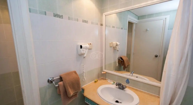 Четырёхместный номер Standard с балконом City Business Monastir Center