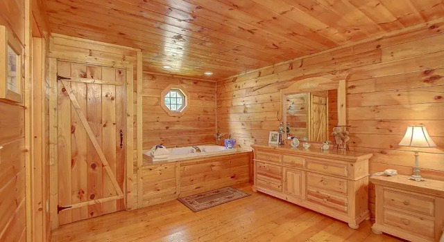Buttercup 1 Bedroom 1 Bathroom Cabin