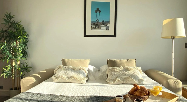 1610B - Stunning studio with Champs Elysées Views!
