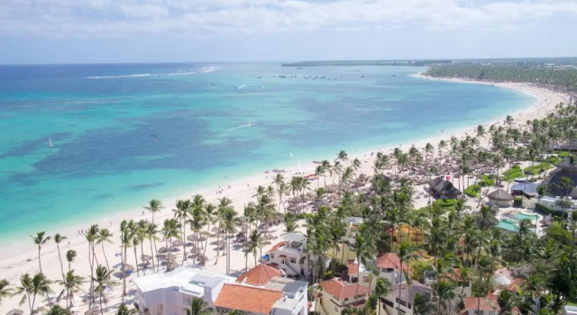 Tropical Villas at Los Corales Beach - Caribbean Rentals FZCO, Prenota Resort Hotel a Punta Cana con piscina, Piscina