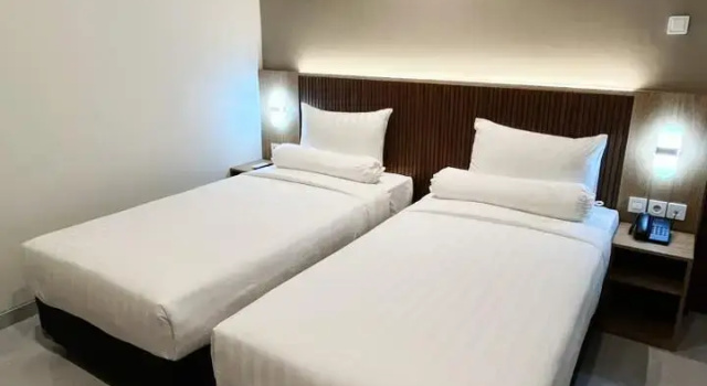 Superior Twin room Front One Hotel Mesir Surabaya