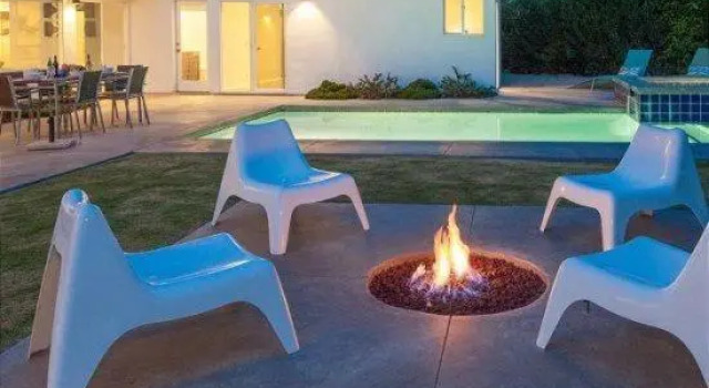 Коттедж Desert Chill 5 Bedrooms 4 Bathrooms Home