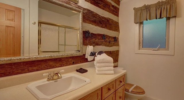 Timeless Treasures 1 Bedroom 1 Bathroom Chalet