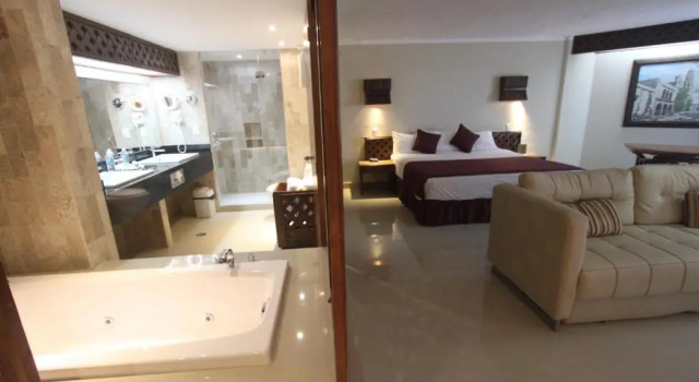 Полулюкс Hotel Plaza Kokai Cancún