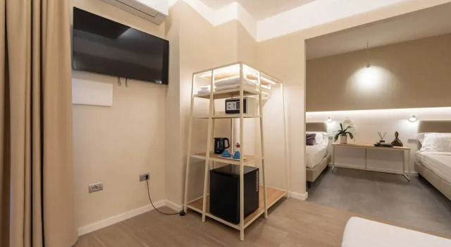 Six Luxury Room