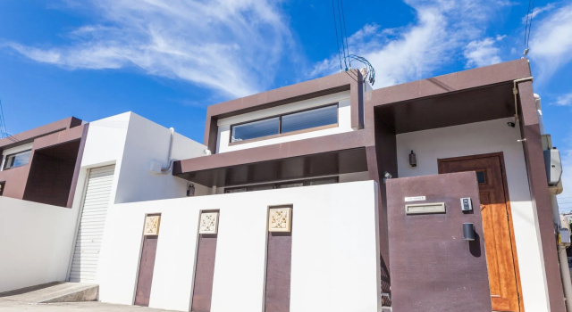 Hide House, Забронировать Отель Отели Тятан с парковкой, рядом с Пляж Араха, Парковка