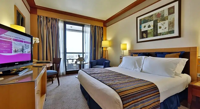 Двухместный номер Standard с видом на море Crowne Plaza Beirut by IHG