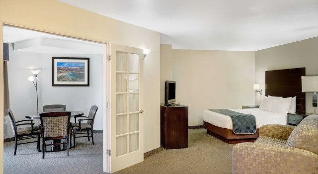 Люкс c 1 комнатой Days Inn & Suites by Wyndham Page Lake Powell