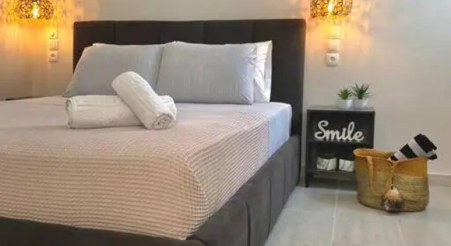 Elia Room & Garden II (new entry)