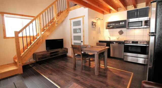 Апартаменты Deluxe Red Cariboo Apartments