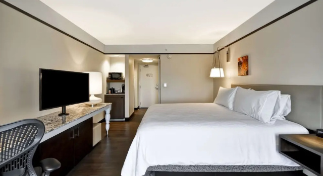 Двухместный номер Premium with In-Room Drinks and Snacks Hilton Garden Inn Detroit Troy