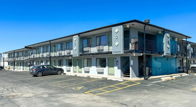 Super 7 Motel