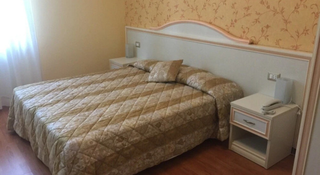 Albergo La Pineta, Varaa Hotelli Cingoli 