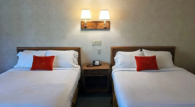 Четырёхместный номер Standard с балконом Catskill Mountain Lodge