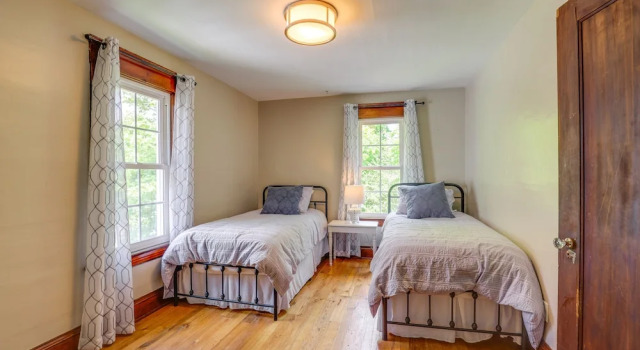 New York Vacation Rental w/ Covered Porch, Foglalás Szálloda Geneva Seneca Lake Wine Trail