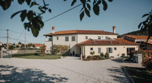 Hisa Krasna, Rezerwuj Hotel Sezana Kras