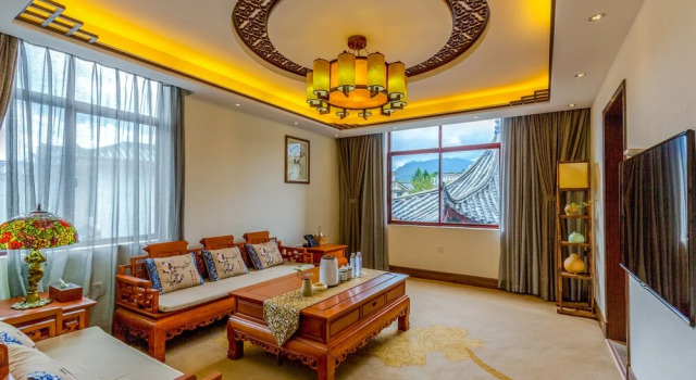 Zuixi Pavilion Travelling With Hotel, Забронировать Отель Отели Лицзян 3 звезды, рядом с Улица Сквер-стрит Древнего города Даянь, 3*