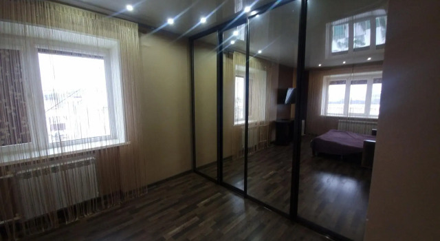 Home Comfort Apartment on Gagarina Street 10/31, Buchen Sie Ferienwohnung Hotels in Oblast Magadan mit Parkplatz, Parkplätze