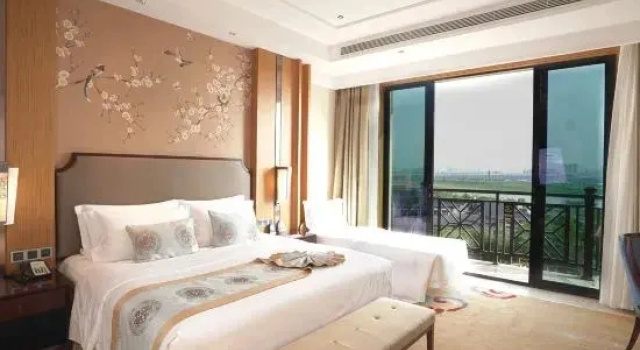Трёхместный семейный люкс с балконом Tongguanyao Macrolink Legend Hotel