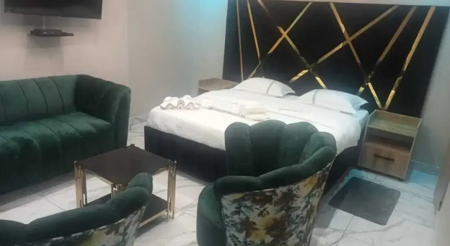 Crown Palace Guesthouse, Prenota Affittacamere Hotel a Gauteng con piscina, Piscina