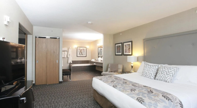 Pomeroy Inn & Suites at Olds