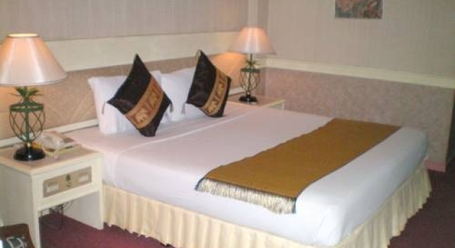 Royal Pacific Hotel