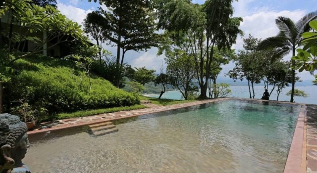 Gamrang Resort & Restaurant, Book Ferieresort Hoteller i Cisolok med pool, Swimmingpool